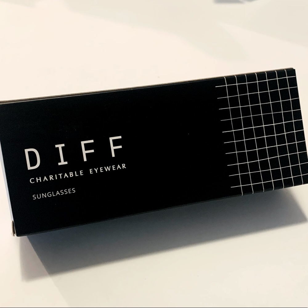 NWT - DIFF Eyewear - BELLA - BLACK + GREY + POLARIZED - Polarized / Black
